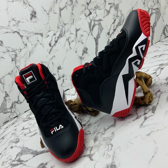 Men’s Fila MB Black White Red Sneakers - Picture 2 of 4